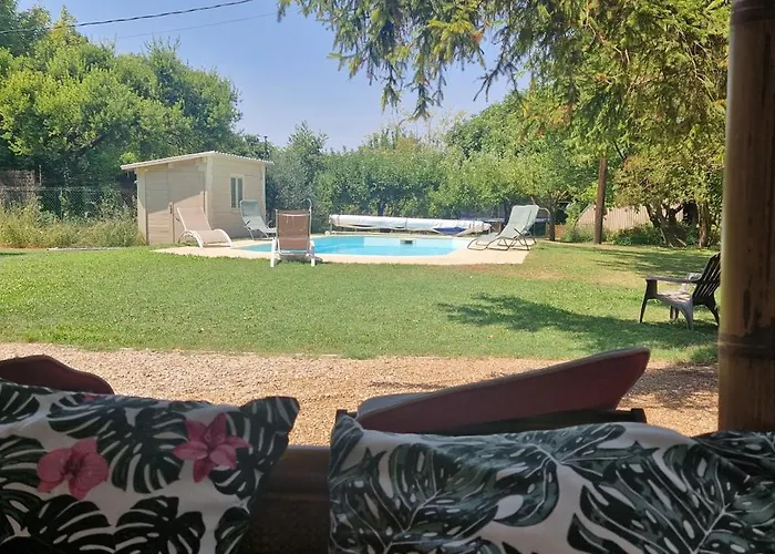 Le Mas des Cigales avec parc et grande piscine