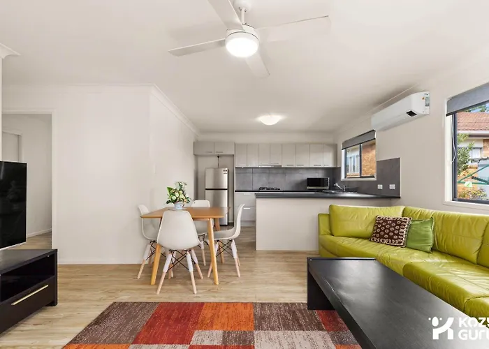 Kozyguru / Mt Gravatt East / 3 Bed House Qmg030