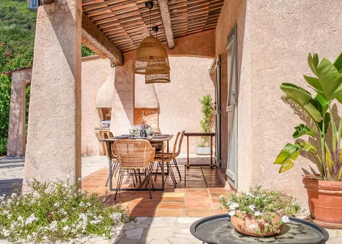 Villa Silia In The Gulf Of Saint-Tropez In A Natural Setting