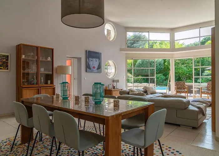 Villa With Lush Garden In Castelnau-Le-Lez