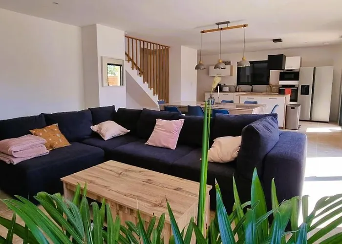 High-Comfort Villa With Pool, Sun, Sea, And River