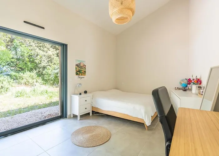 Maison moderne au pied de la Saint Victoire