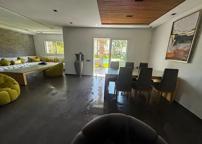 Villa Triplex avec piscine proche de la mer
