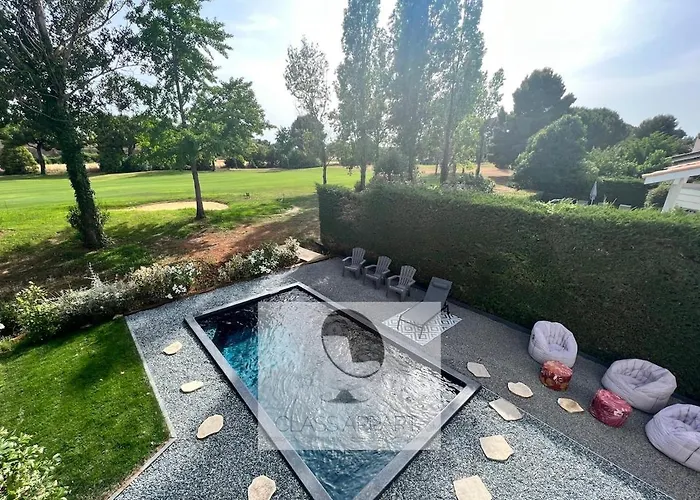 1ère ligne sur le golf, piscine, clim, barbecue