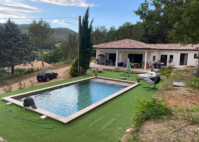 suite romantique jacuzzi&piscine privée en pleine forêt