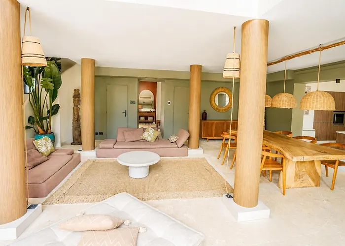 Villa Bali Prestige Piscine débordement Proche Montpellier et Plages
