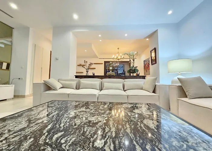 Luxurious 7-Bedroom Villa In La Marsa, Tunisia - Modern Comfort Elegance