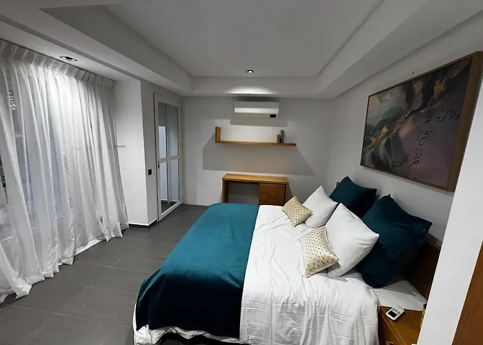 villa triplex avec piscine proche de la mer