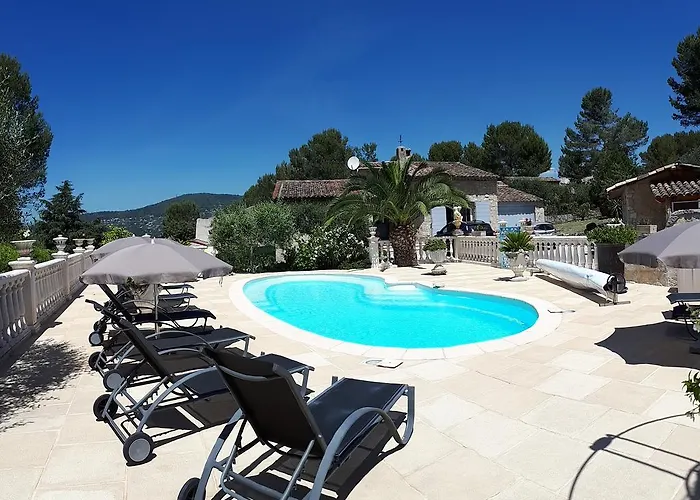 Gîte LES PINS climatisé piscine chauffée jardin