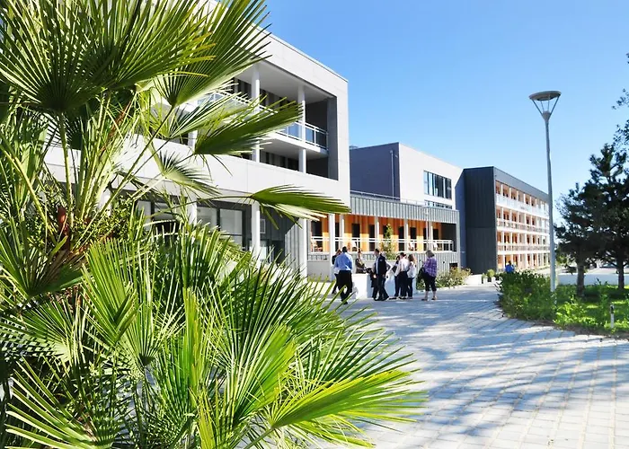 Golden Tulip Pornic Suites- Appart