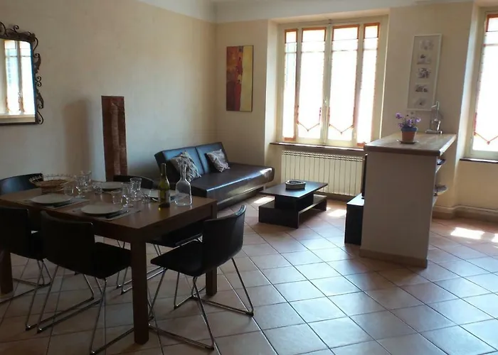 spacieux logement face à la Cité Médievale
