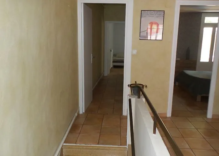 spacieux logement face à la Cité Médievale