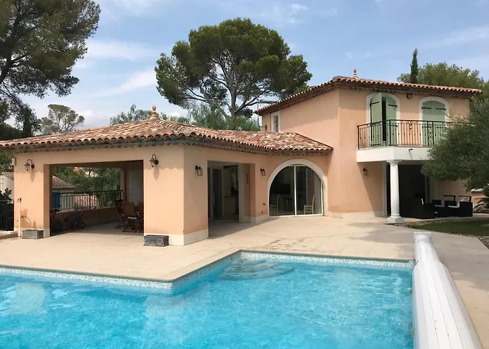 Belle villa à Saint Raphaël dans clos privé